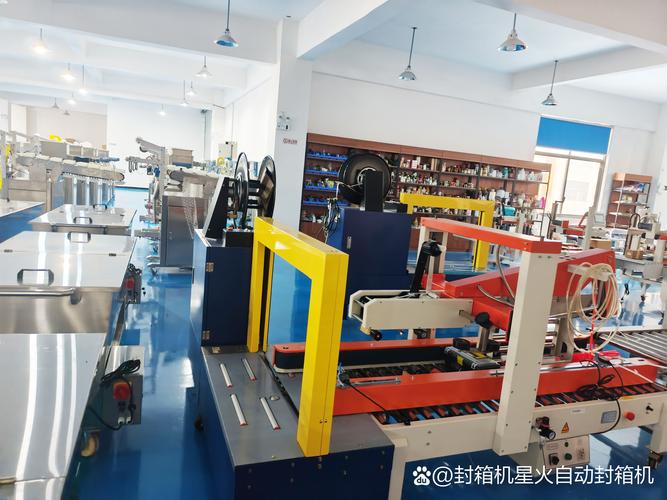 全自动封箱打包一体机为大型面包厂另辟蹊径 对于大型面包厂来说,每天
