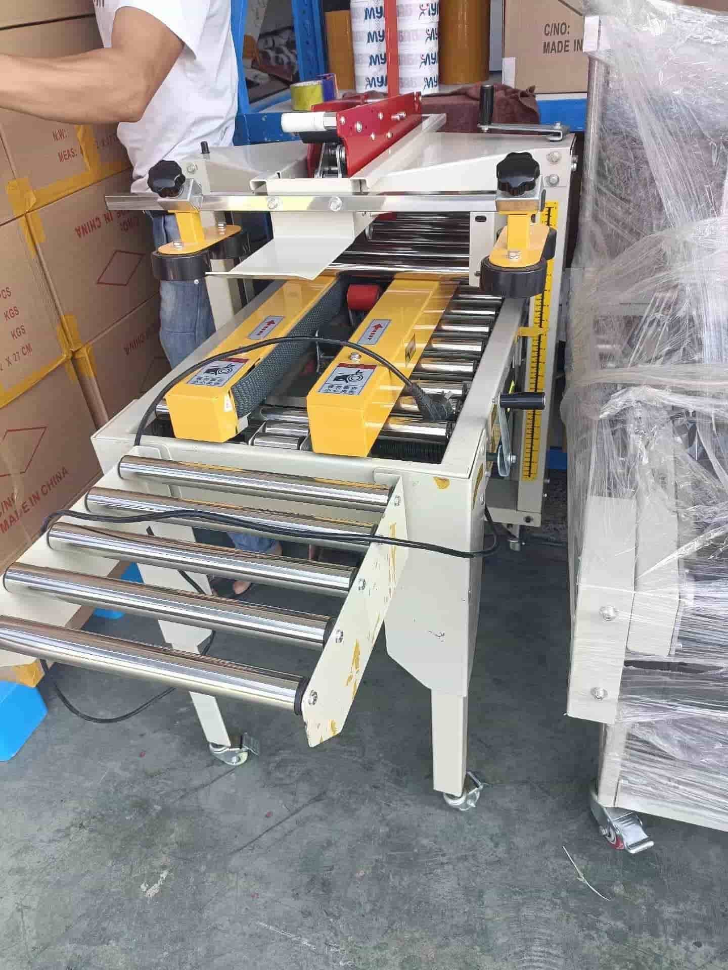 全自动封箱机与开箱机 快递包裹自动打包封箱解决方案